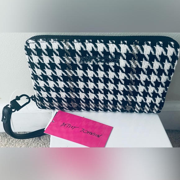 Betsey Johnson Handbags - Betsey Johnson Black and White Wristlet